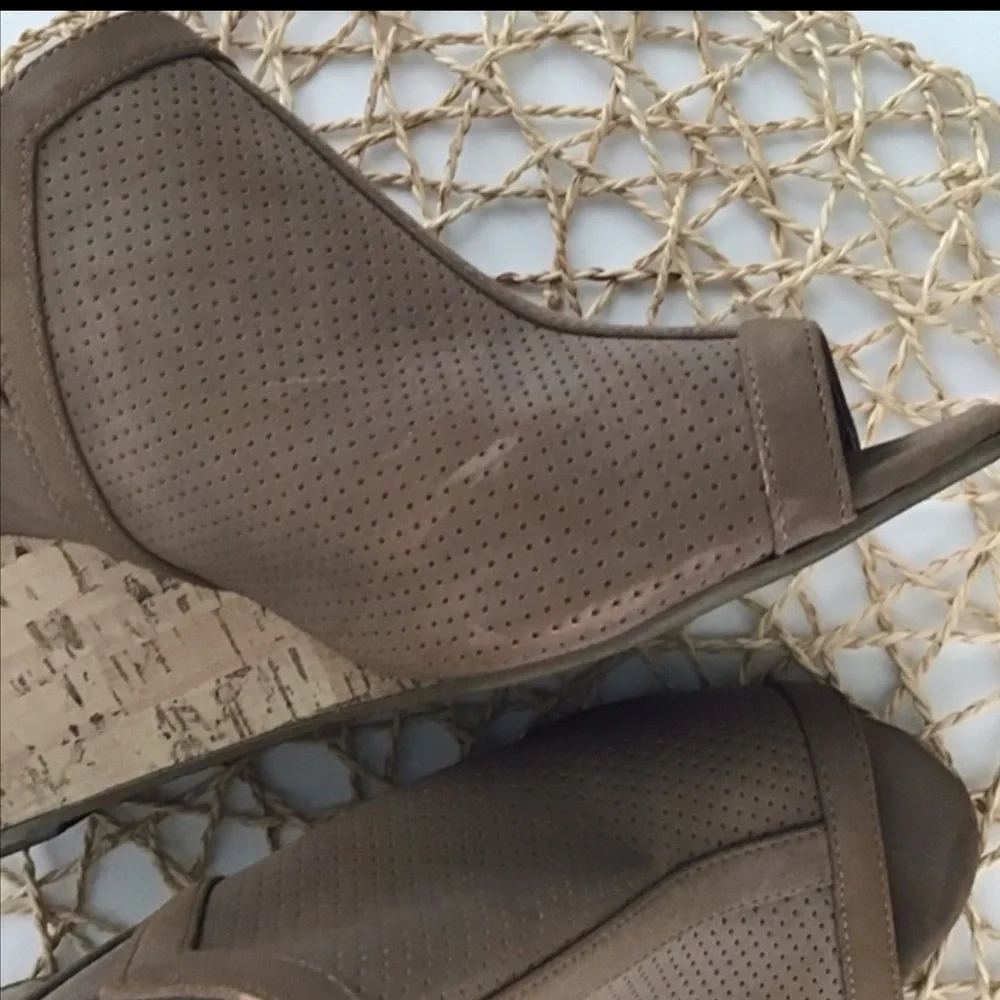 Life Stride Simply Comfort Camilla tan and cork peep toe wedge shoes 7-1/2